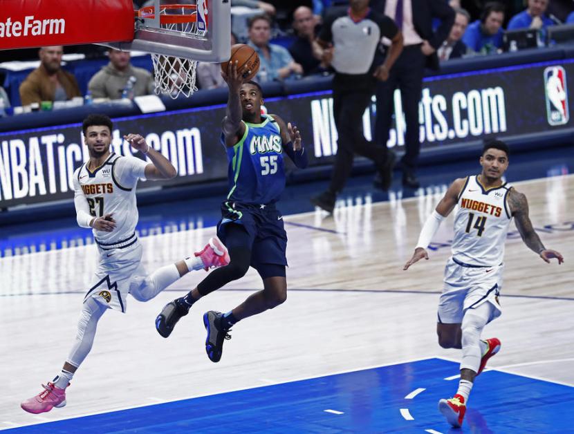 Pertandingan Denver Nuggets vs Dallas Mavericks di Kompetisi NBA (ilustrasi). Nuggets bersama Portland Trail Blazers, dan Houston Rockets akan membuka fasilitas latihan setelah ditutup akibat pandemi corona.