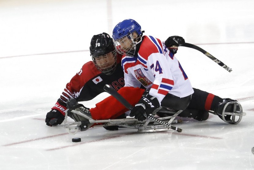 Pertandingan hoki es (ilustrasi). Dua atlet putri hoki es China positif Covid-19 setelah pulang dari AS.