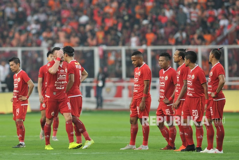 Pertandingan Persija Jakarta melawan Persib Bandung dalam laga lanjutan Liga 1 di Stadion Gelora Bung Karno, Senayan, Jakarta, Rabu (10/7).