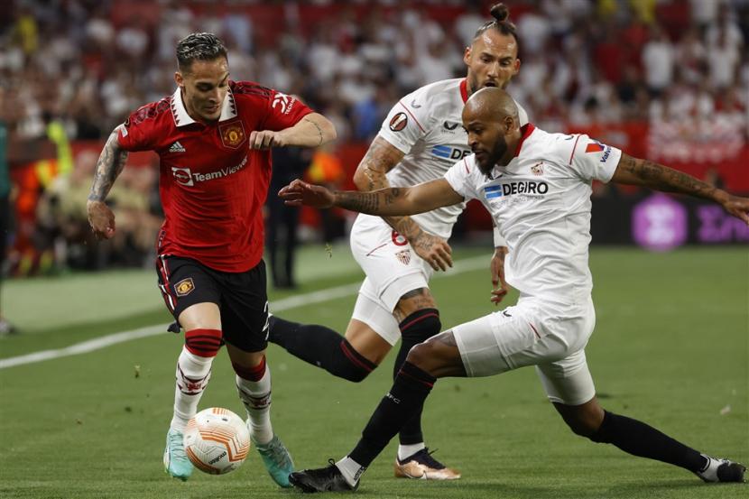 Pertandingan Sevilla vs Manchester United di Liga Europa.
