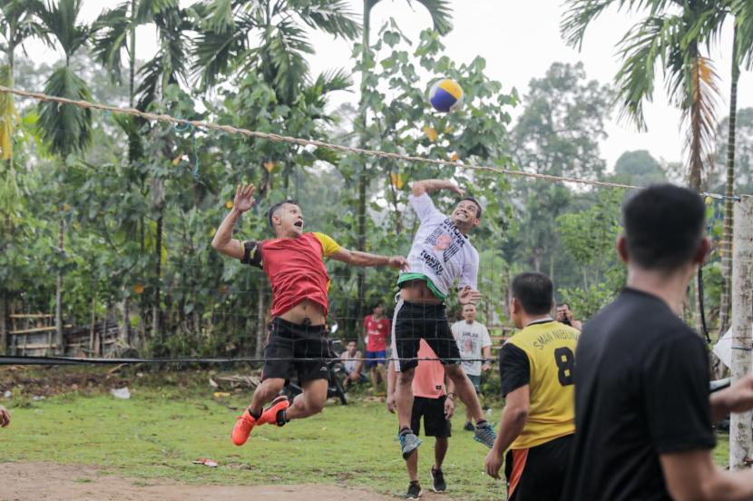 Pertandingan voli bertajuk Tiba-Tiba Voli Bersama Warga Kelurahan Muara Kulam, Kecamatan Ulu Rawas, Kabupaten Musi Rawas Utara, Sumatera Selatan (Sumsel). 