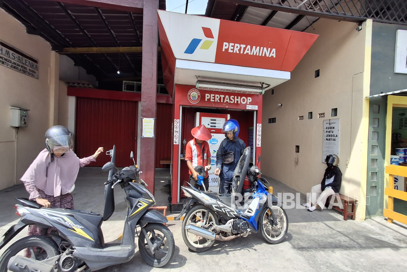 Jadi Penyambung Energi di Daerah Pelosok Saat Usia Senja Ala Heryanto