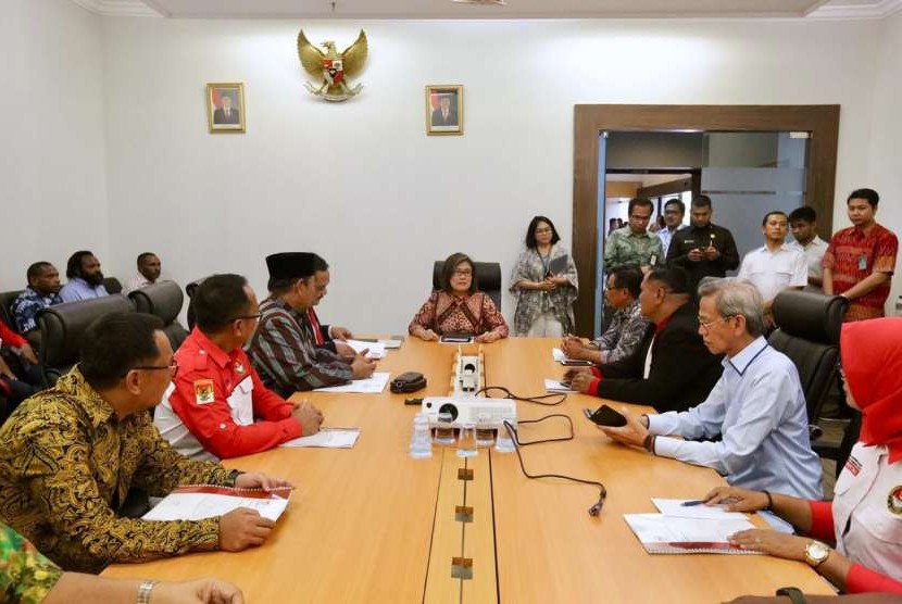 Pertemuam membahas daerah otonomi baru di kantor staf presiden.