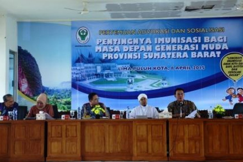 Pertemuan Advokasi dan Sosialisasi Pentingnya Imunisasi Bagi Masa Depan Generasi Muda di Kantor Bupati Lima Puluh Kota, Sumatera Barat, Rabu (8/4) Foto: Rachmat Santosa Basarah