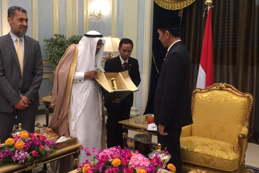 Pertemuan antara presiden Joko Widodo dengan petinggi OKI dan IDB di Jeddah, Sabtu (12/9).