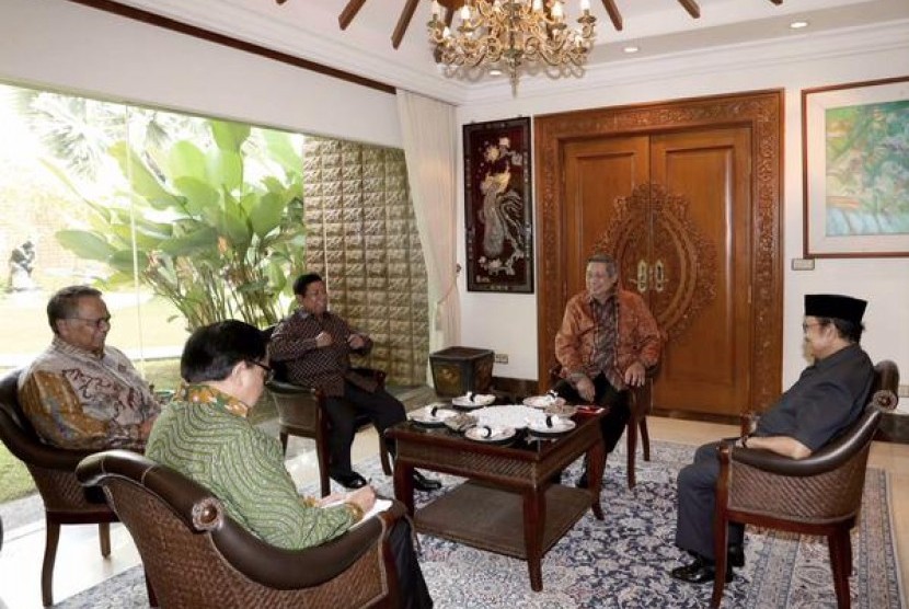 Pertemuan antara SBY dan BJ Habibie.