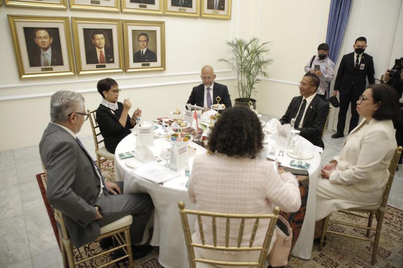 Pertemuan bilateral Menteri Luar Negeri (Menlu) RI Retno Marsudi dengan Menlu Timor-Leste, Adaljiza Albertina Xavier Reis Magno di Kementerian Luar Negeri (Kemenlu) RI, Rabu (11/1/2023)