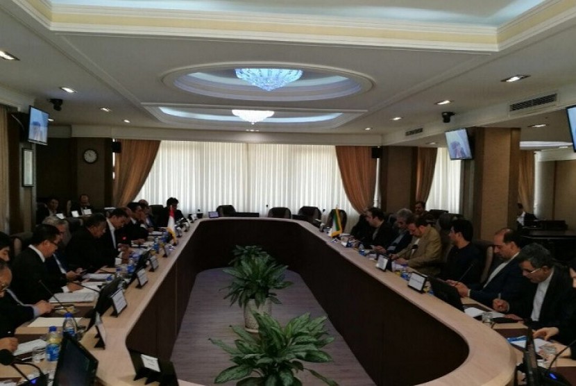 Pertemuan delegasi Indonesia dengan Iran di Teheran, Senin (27/2).