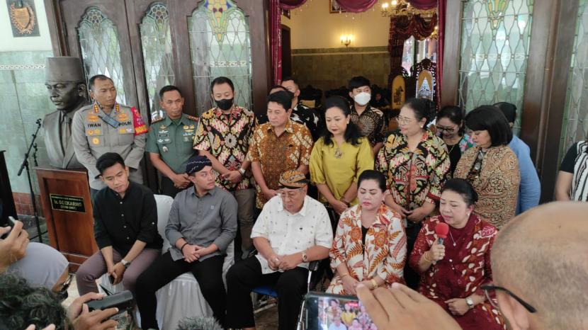 Pertemuan dua kubu keraton solo dengan Pemkot Solo di rumah dinas Walikota Solo Loji Gandrung, Rabu (4/1/2023).