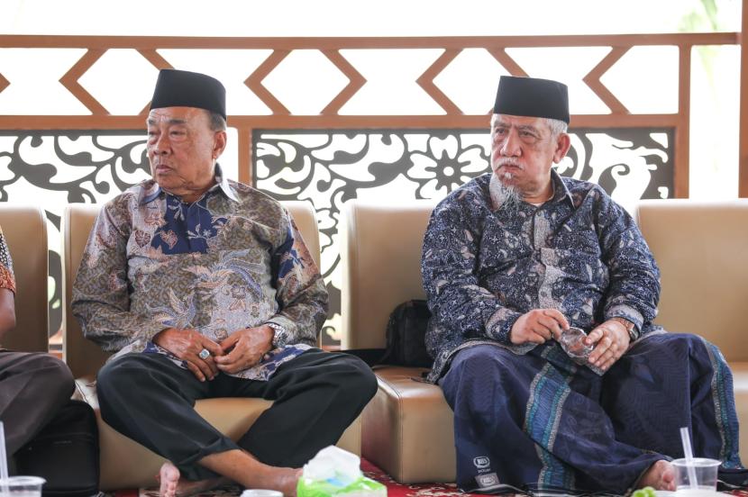 Pertemuan Ketua Majelis Kehormatan DPP PPP KH Zarkasih Nur, dengan Ketua Majelis Syariah DPP PPP KH Mustofa Aqil Siroj dan Ketua Majelis Pakar DPP PPP Prof Prijono Tjiptoherijanto, di Jakarta, Kamis (20/6/2024).