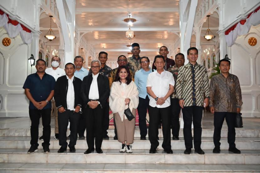 Pertemuan Komisi VI DPR RI dengan Penjabat (Pj) Gubernur Aceh Achmad Marzuki dan dewan kawasan Sabang, bupati Aceh Besar, wali kota Sabang, kepala Badan Pengusahaan Kawasan Sabang (BPKS), dan seluruh deputi BPKS di Ruang Pendopo Gubernur Aceh, Senin (8/8/2022).