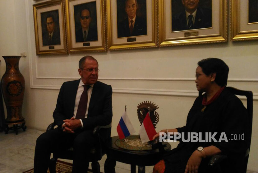 Pertemuan Menlu Indonesia Retno Marsudi dengan Menlu Rusia Sergei Lavrov di Gedung Pancasila.
