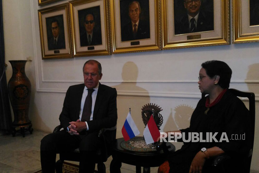Pertemuan Menlu Indonesia Retno Marsudi dengan Menlu Rusia Sergei Lavrov di Gedung Pancasila.