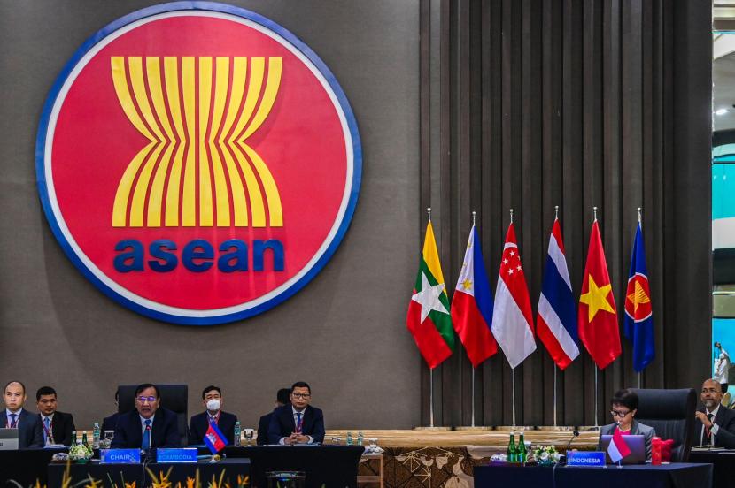 Pertemuan para menteri luar negeri negara-negara Asia Tenggara di Sekretariat ASEAN Jakarta, Kamis (27/10/2022) 