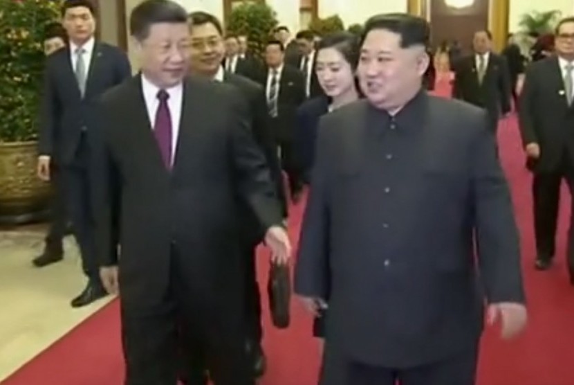 Pertemuan pemimpin Korea Utara Kim Jong-un dengan Presiden Cina Xi Jinping.