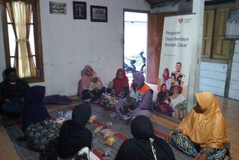 Pertemuan pendampingan usaha oleh Rumah Zakat di Desa Berdaya Sumodikaran.