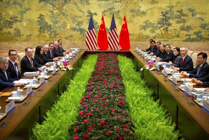Pertemuan perwakilan Amerika Serikat dengan Wakil Perdana Menteri Cina Liu He di Beijing membahas kesepakatan terkait perdagangan kedua negara.
