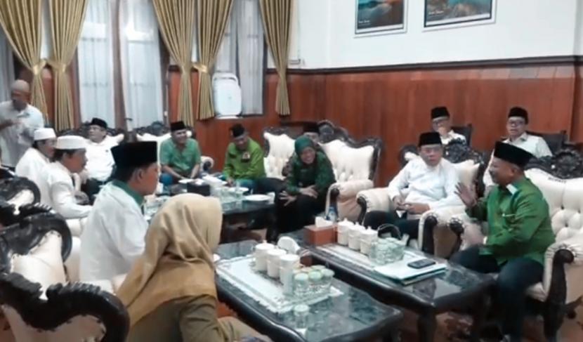 Pertemuan PPP dengan kadernya Bupati Situbondo Karna Suswandi di Pendopo Kabupaten Situbondo, Jawa Timur, akhir pekan ini. 