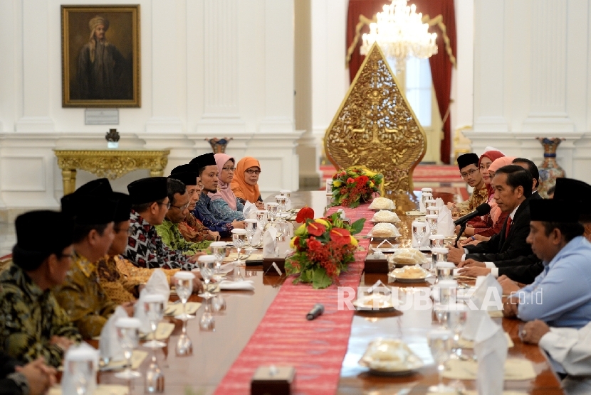  President Joko Widodo hold a meeting with 17 Islamic organization leaders at the Merdeka Palace, Jakarta, Wednesday (11/9).