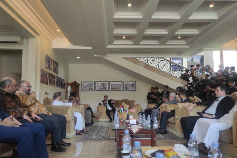 Pertemuan sejumlah perwakilan Kedutaan Besar Arab di Kedutaan Besar Palestina di Jakarta, Selasa (10/10/2023). 