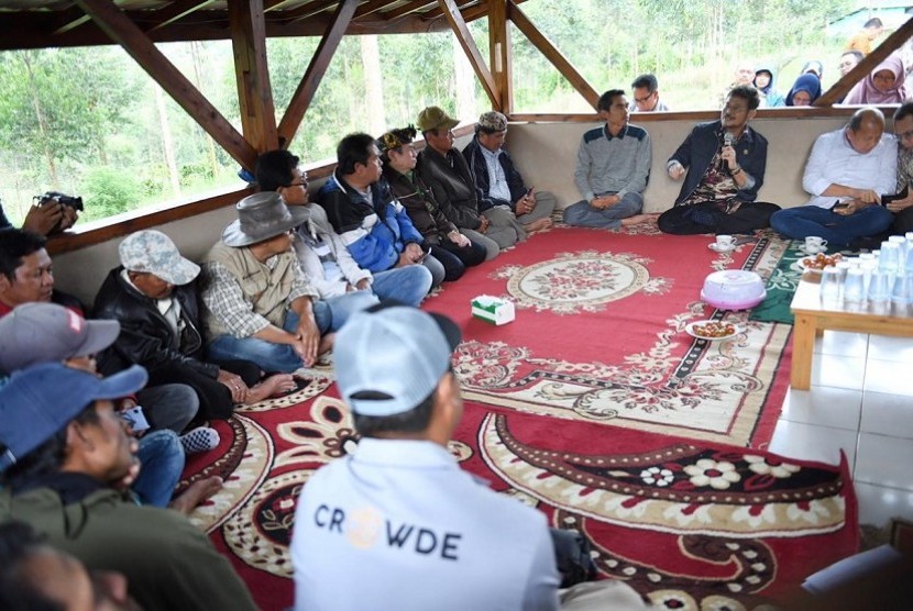 Pertemuan singkat Mentan Syahrul Yasin Limpo (SYL) bersama petani dan penyuluh di Nudira Farm Pangalengan, Jawa Barat.