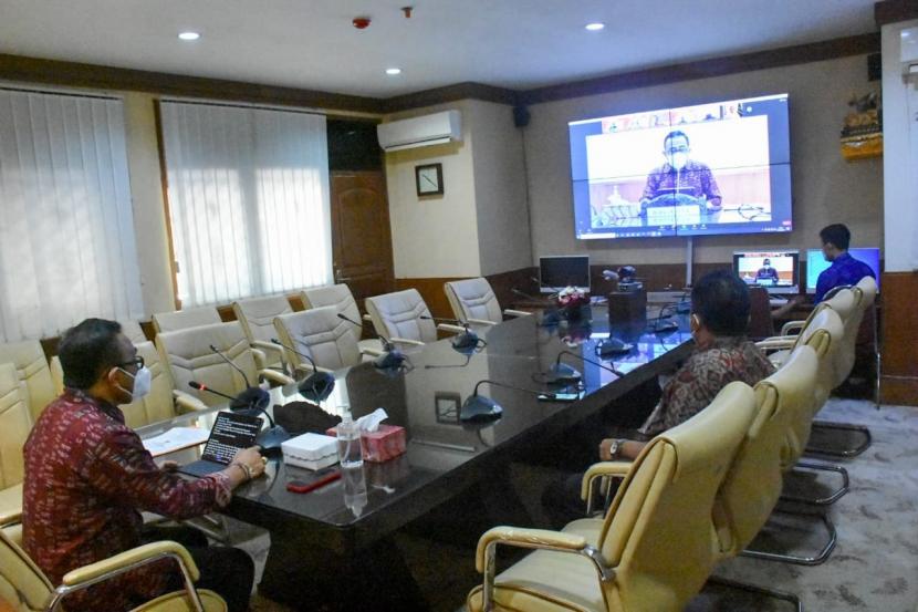 Pertemuan virtual Walikota Denpasar, Bali, I Gusti Ngurah dengan Kadin. 