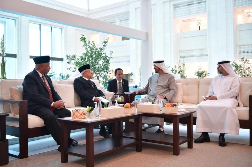 Pertemuan Wapres RI KH Maruf Amin dan Presiden UEA Mohammed bin Zayed Al Nahyan (MBZ) di Istana Al Shatie, Abu Dhabi, UEA, Rabu (2/11/2022). 