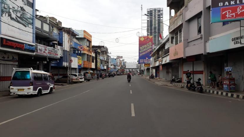 Pertokoan di Bandar Lampung masih tutup pada penerapan PPKM level 4, Rabu (21/7). 