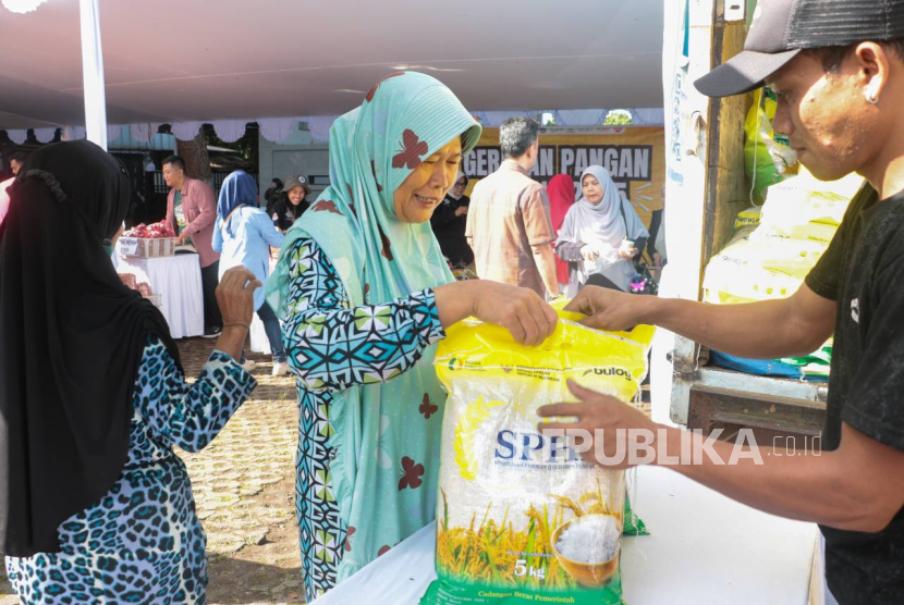 Perum BULOG Kanwil Jabar menggelar Gerakan Pangan Murah (GPM) serentak, Sabtu (30/8/2025) 