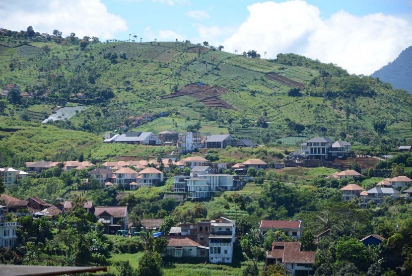 Permukiman di kawasan Bandung Raya, Jawa Barat.