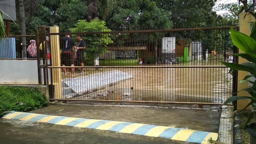 Perumahan Vila Nusa Indah 1 & 2 di Kelurahan Bojongkulur, Kecamatan Gunung Putri, Kabupaten Bogor terendam banjir sejak Senin (8/2) pagi. 