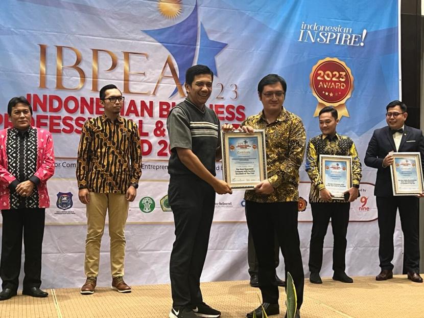 Perumda Pasar Juara Kota Bandung berhasil meraih penghargaan Indonesia Business Profesional & Education Award (IBPEA) 2023 untuk kategori 