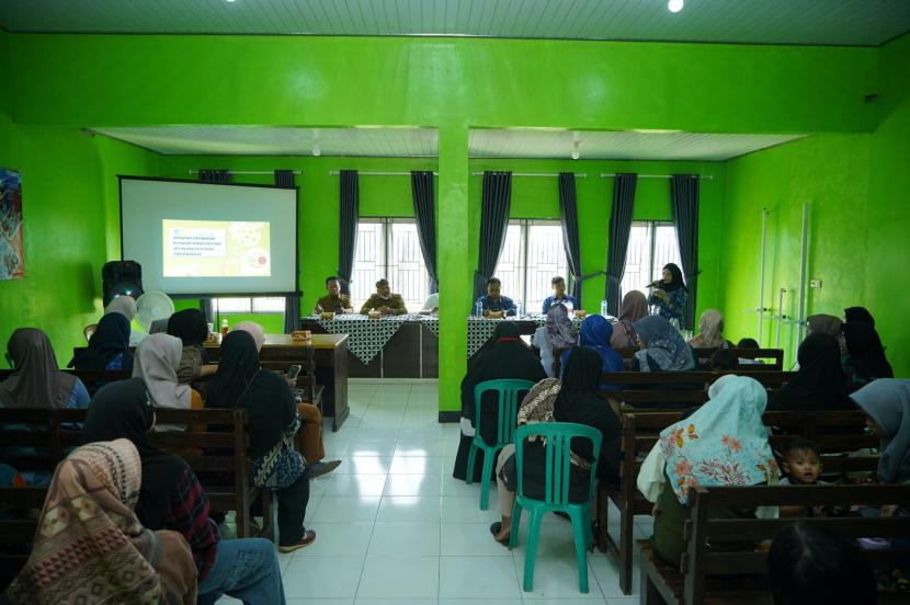 Peruri berkolaborasi dengan Fakultas Ilmu Kesehatan Universitas Singaperbangsa Karawang (UNSIKA), Dinas Pengendalian Penduduk dan Keluarga Berencana (DPPKB) Kabupaten Karawang, Puskesmas Ciampel serta Pemerintah Desa Parungmulya dalam program menurunkan angka stunting. 