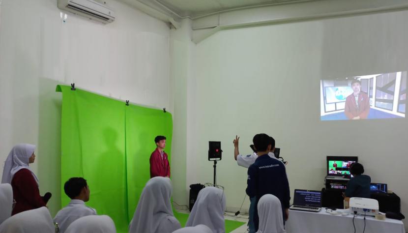 Perusahaan Digital Creative Center (DCC) atau Lab AlfaOne berkolaborasi dengan Kampus Digital Kreatif Universitas BSI (Bina Sarana Informatika) kampus Cibitung, melaksanakan BSI Digination Batch 2.