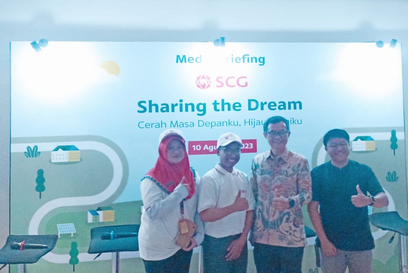 Perusahaan material, SCG, memberikan beasiswa kepada 417 siswa SMA/sederajat dan 10 mahasiswa strata satu. Program SCG Sharing the Dream ini bertujuan untuk mendukung pemerataan pendidikan di Indonesia.