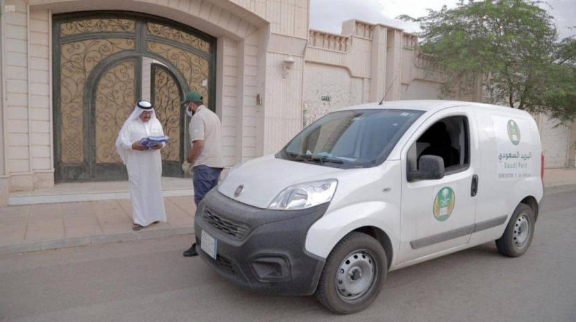 Saudi Post Kirim 105 Ribu Ijazah Kelulusan Mahasiswa. Perusahaan pos Arab Saudi, Saudi Postal Corporation (Saudi Post) telah menyelesaikan pengiriman dokumen kelulusan universitas kepada lebih dari 105 ribu mahasiswa.