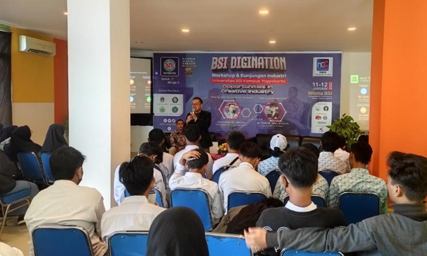 Perusahaan startup Digital Creative Center (DCC) atau Lab Alfa-1 menggaet Universitas BSI (Bina Sarana Informatika) kampus Yogyakarta dalam melaksanakan BSI Digination yang mengundang puluhan pelajar SMK/Sederajat, salah satunya dari SMK Nurul Iman Bantul di Wisma BSI Yogayakarta, Rabu (11/1/2023).
