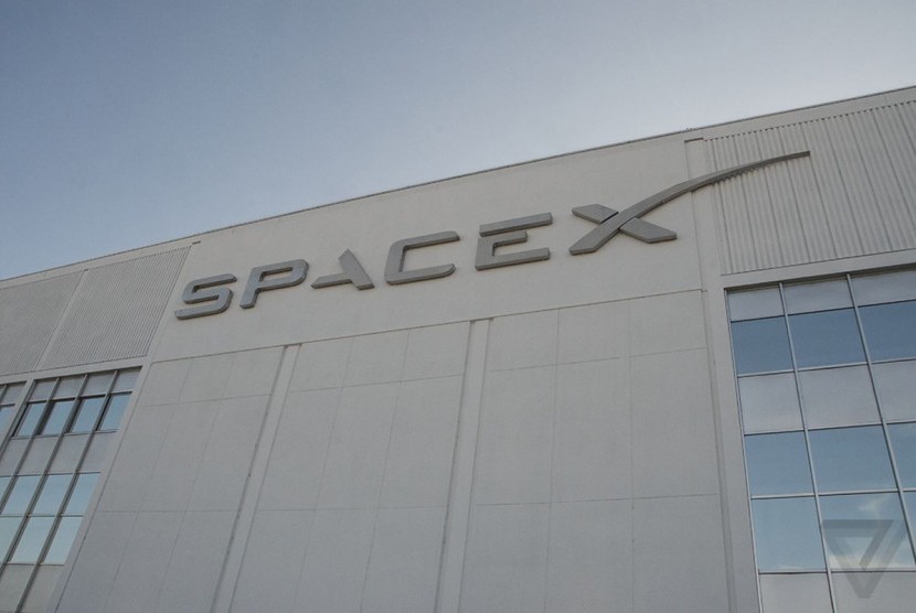 Perusahaan transportasi luar angkasa milik Elon Musk, SpaceX. SpaceX dikabarkan akan membantu pemulihan internet di Tonga.