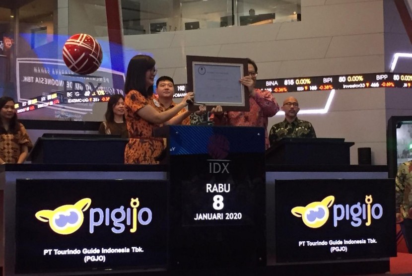 Perusahaan yang bergerak di bidang pariwisata, PT Tourindo Guide Indonesia Tbk (Perseroan), resmi mencatatkan saham perdana di Bursa Efek Indonesia (BEI). Emiten dengan kode saham PGJO ini merupakan marketplace pertama yang melantai di BEI melalui Papan Akselerasi, Rabu (8/1)