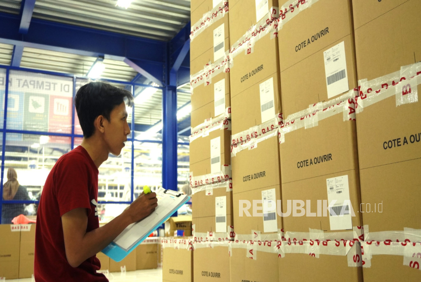 Perusahaan Asal Tegal Ekspor Perdana 539 Karton Produk Garmen ke Prancis