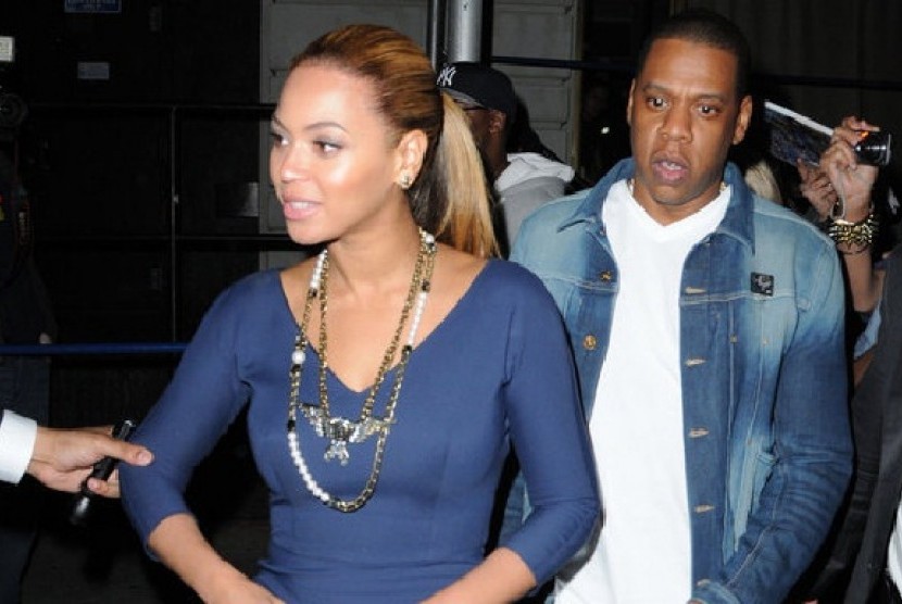 Perut Beyonce tampak hamil saat bersama suaminya Jay Z
