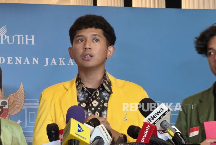 Perwakilan BEM SI Kerakyatan, Pasha, saat menyampaikan keterangan seusai berdialog dengan perwakilan pemerintah di kompleks Istana Kepresidenan, Jakarta, Kamis (4/9/2025). 