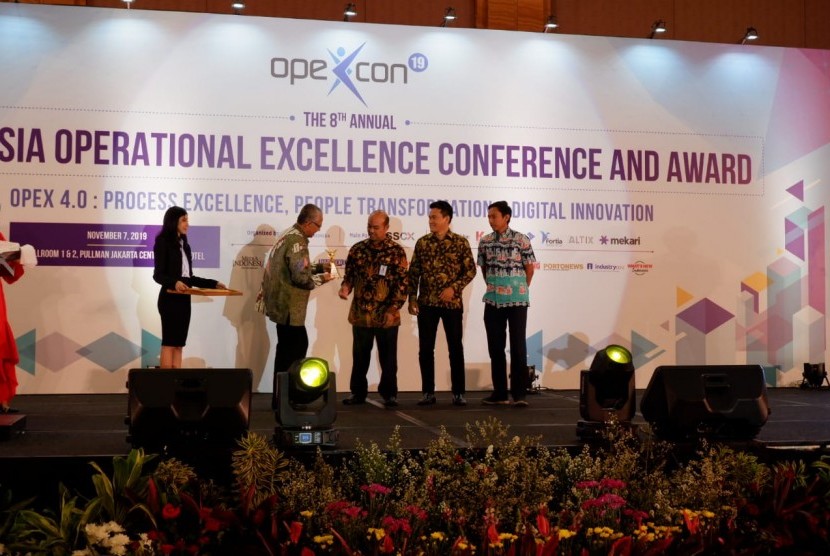Perwakilan dari PT Pembangkitan Jawa-Bali UP Muara Tawar menerima penghargaan “GOLD Achievement” pada kategori Manufaktur dan Energi di Jakarta, Kamis (7/11/2019) lalu. UP Muara Tawar meraih penghargaan ini dari program continuous improvement di bidang CNG dan Bahan Bakar. 