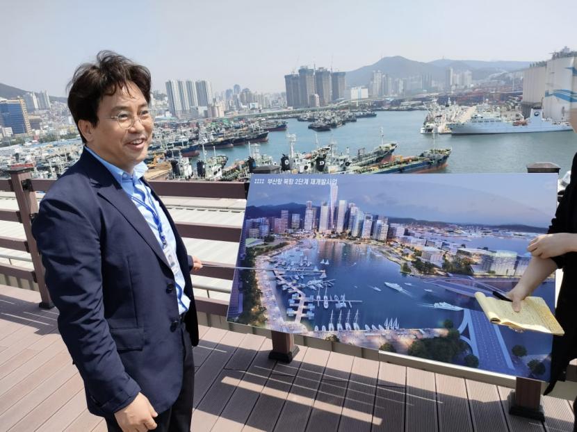Perwakilan Divisi Promosi Lelang Expo 2030 Kota Busan, Hwang Hyunki di Pelabuhan Busan, Jumat (3/6/22). 