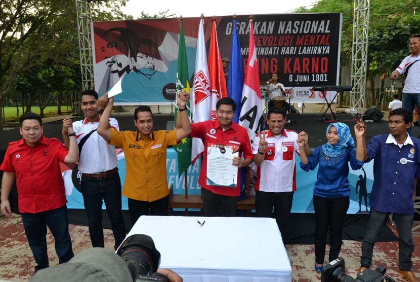 Perwakilan partai politik mendeklarasikan Gerakan Nasional Revolusi Mental di Taman Menteng, Jakarta, Jumat (6/6)