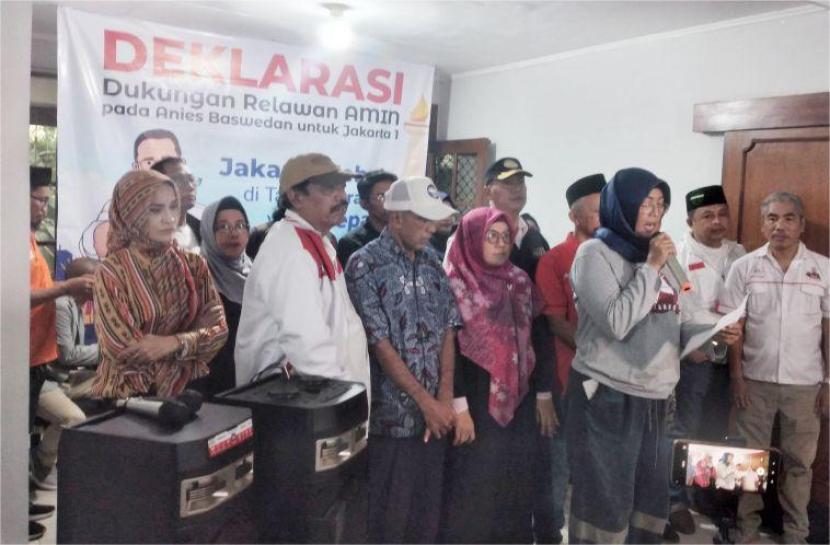 Perwakilan simpul relawan mendeklarasikan dukungan kepada Anies Rasyid Baswedan untuk maju Pilgub Jakarta di Jalan Brawijaya XI, Jakarta Selatan, Sabtu (1/6/2024).