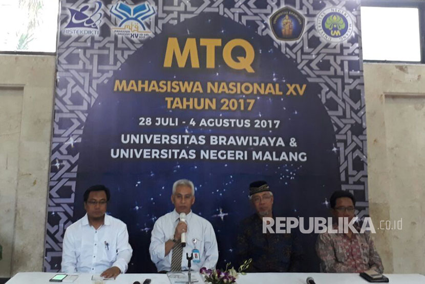 Perwakilan Universitas Brawijaya dan Universitas Negeri Malang mengadakan Konferensi Pers (Konpers) MTQ Mahasiswa Nasional (MTQMN) XV di Gedung Rektorat UB Malang, Rabu (26/7).