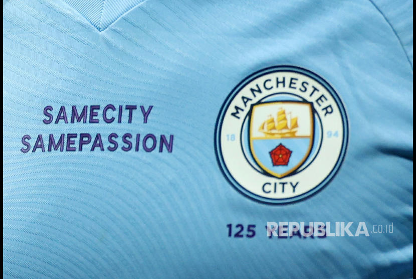 Pesan damai tertera pada jersey khusus Manchester City.