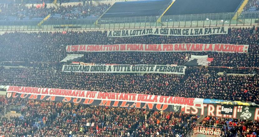 Sebagian ultras Milan dalam pertandingan AC Milan.