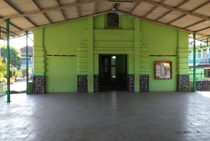 Masjid Assyuro, Cipari, Garut. 